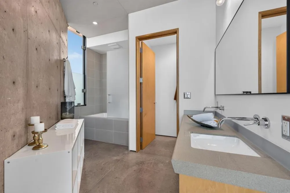 102 University Avenue #3C Palo Alto, CA 94301