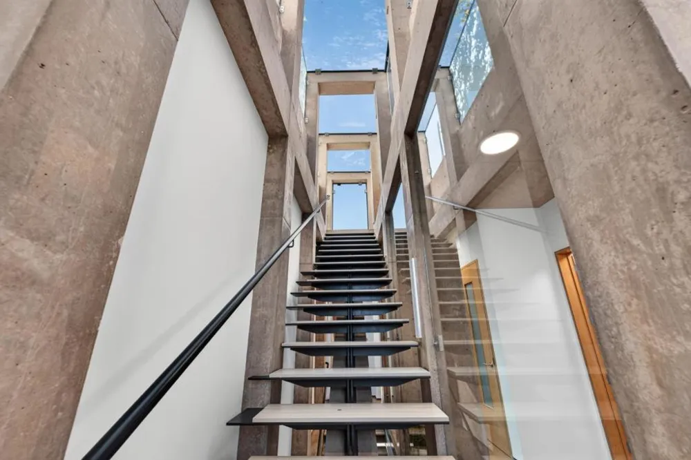 102 University Avenue #3C Palo Alto, CA 94301