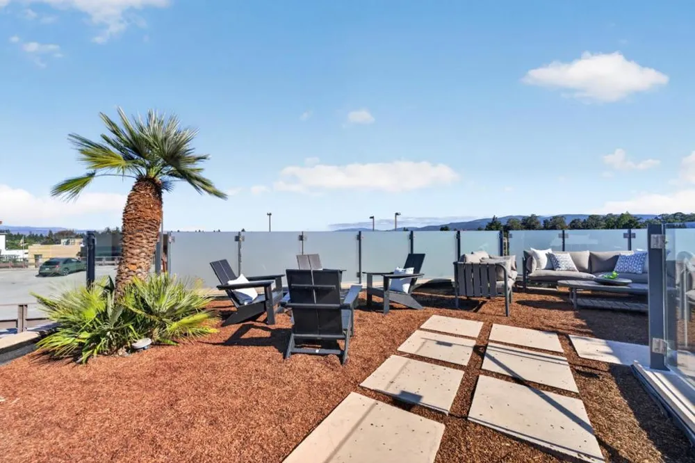 102 University Avenue #3C Palo Alto, CA 94301