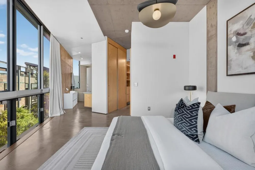 102 University Avenue #3C Palo Alto, CA 94301