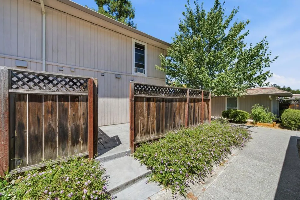 1681 Alvarado Avenue #10 Walnut Creek, CA 94597