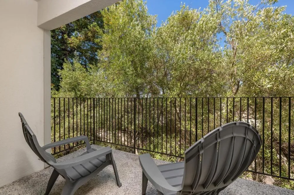 601 Leahy Street #306 Redwood City, CA 94061