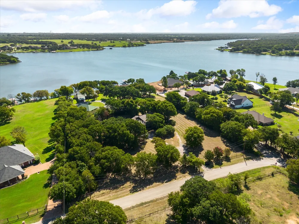1829 W Lake Shore Drive Alvarado, TX 76009
