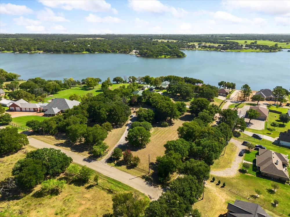 1829 W Lake Shore Drive Alvarado, TX 76009