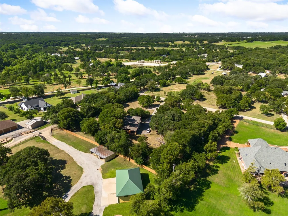 1829 W Lake Shore Drive Alvarado, TX 76009