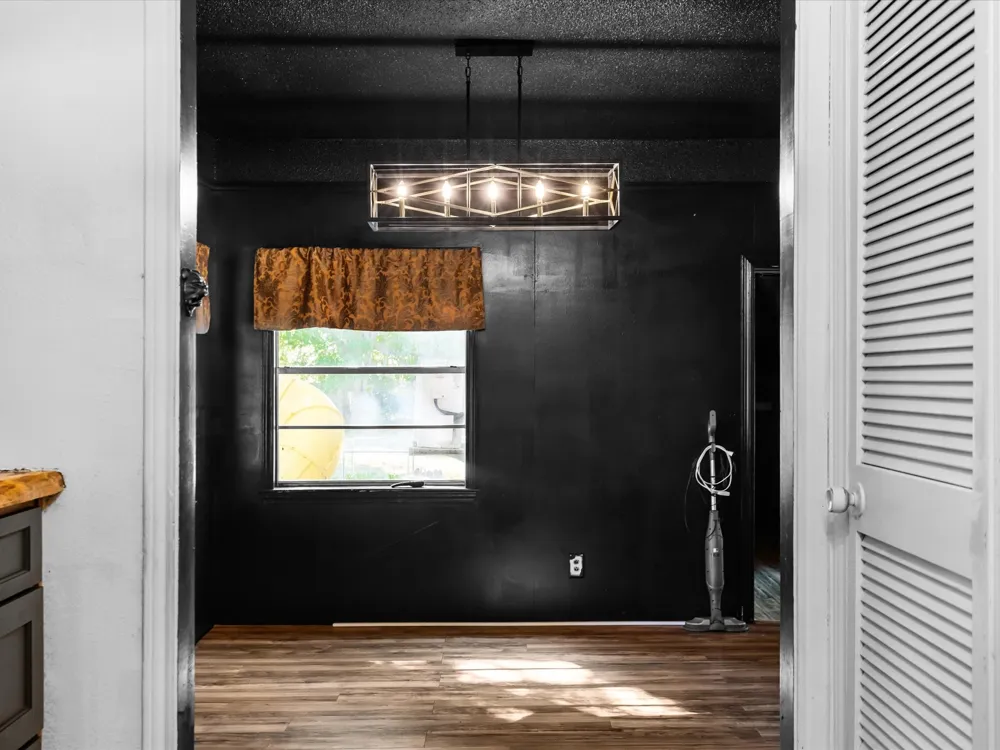 1829 W Lake Shore Drive Alvarado, TX 76009
