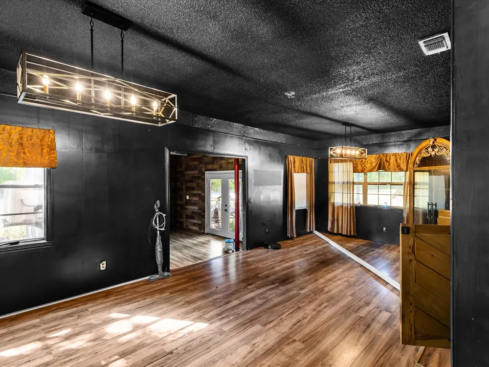 1829 W Lake Shore Drive Alvarado, TX 76009