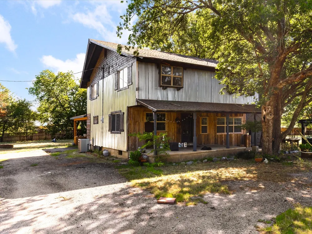 1829 W Lake Shore Drive Alvarado, TX 76009