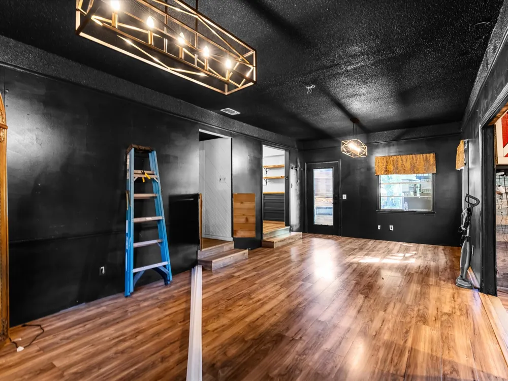 1829 W Lake Shore Drive Alvarado, TX 76009