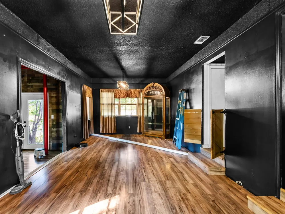 1829 W Lake Shore Drive Alvarado, TX 76009