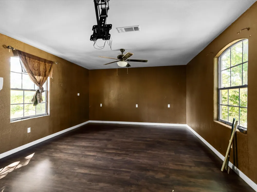 1829 W Lake Shore Drive Alvarado, TX 76009