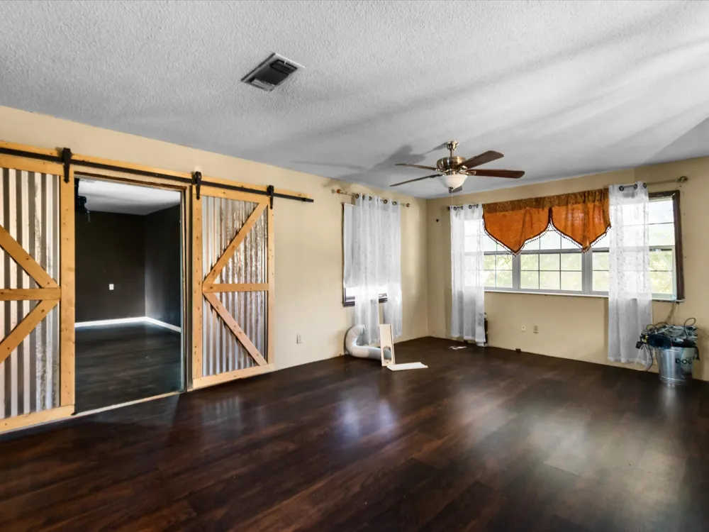 1829 W Lake Shore Drive Alvarado, TX 76009