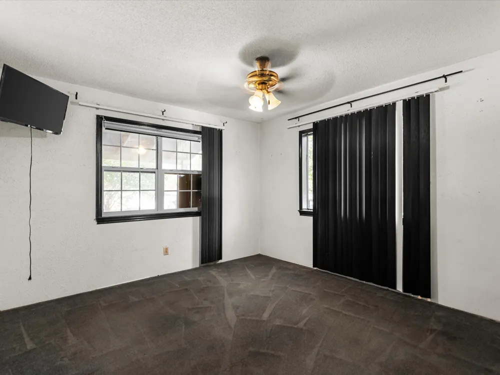 1829 W Lake Shore Drive Alvarado, TX 76009