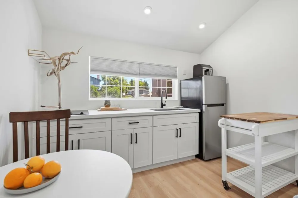 11021104 Palm Avenue Redwood City, CA 94061