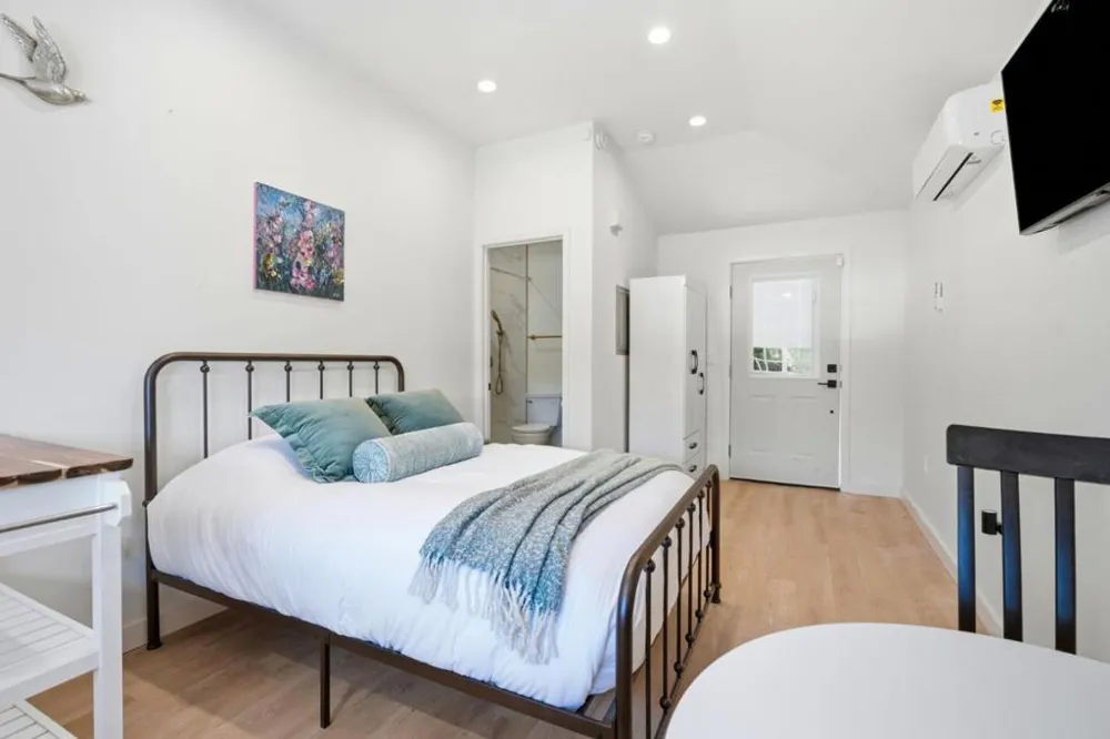 11021104 Palm Avenue Redwood City, CA 94061