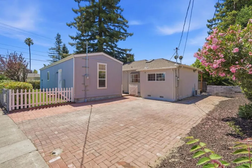 11021104 Palm Avenue Redwood City, CA 94061