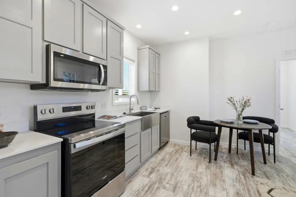 11021104 Palm Avenue Redwood City, CA 94061