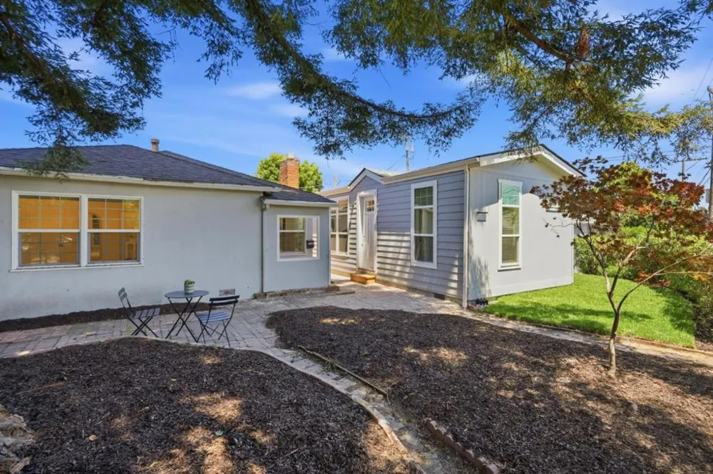 11021104 Palm Avenue Redwood City, CA 94061