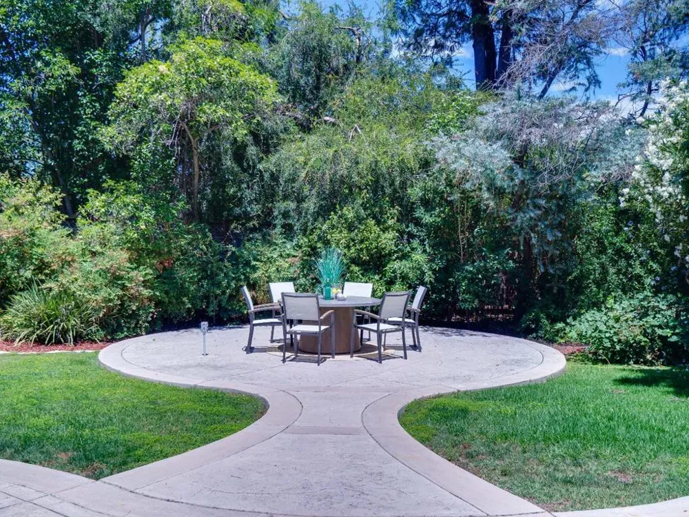 495 Arboleda Drive Los Altos, CA 94024