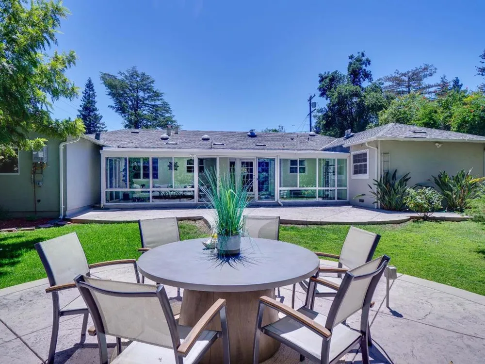 495 Arboleda Drive Los Altos, CA 94024