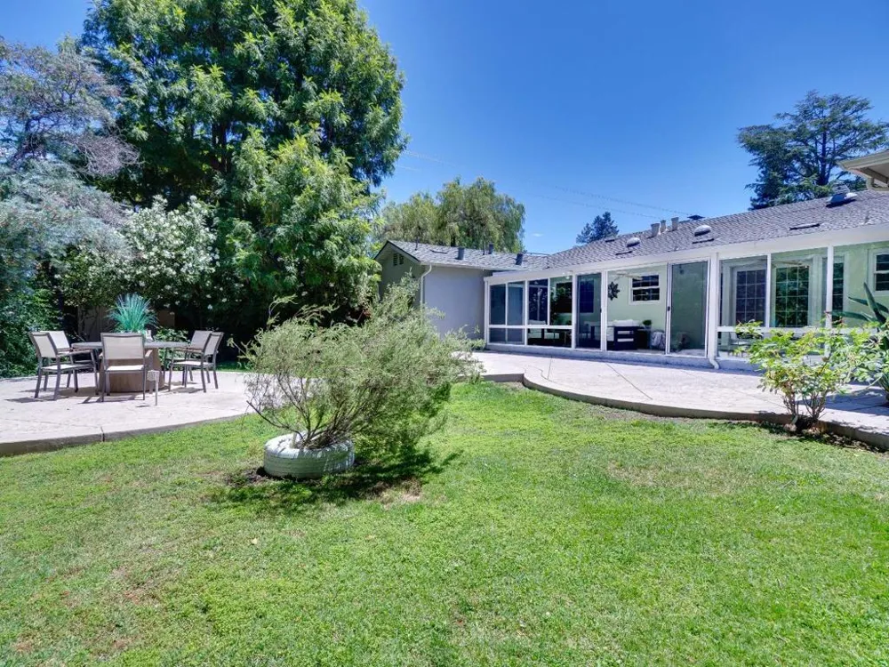 495 Arboleda Drive Los Altos, CA 94024