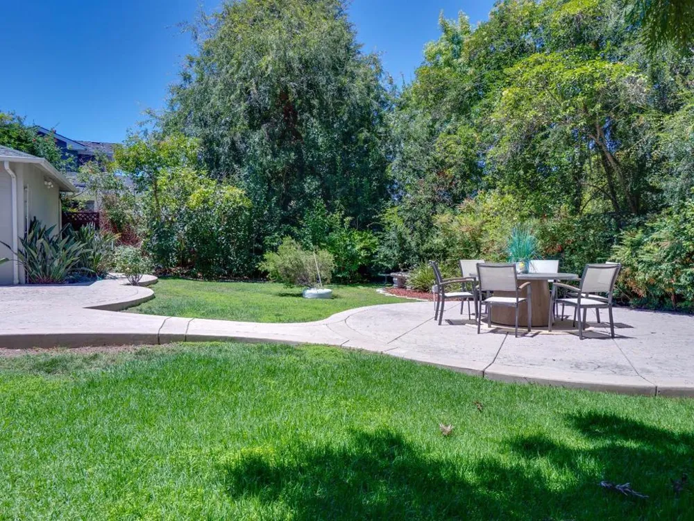 495 Arboleda Drive Los Altos, CA 94024