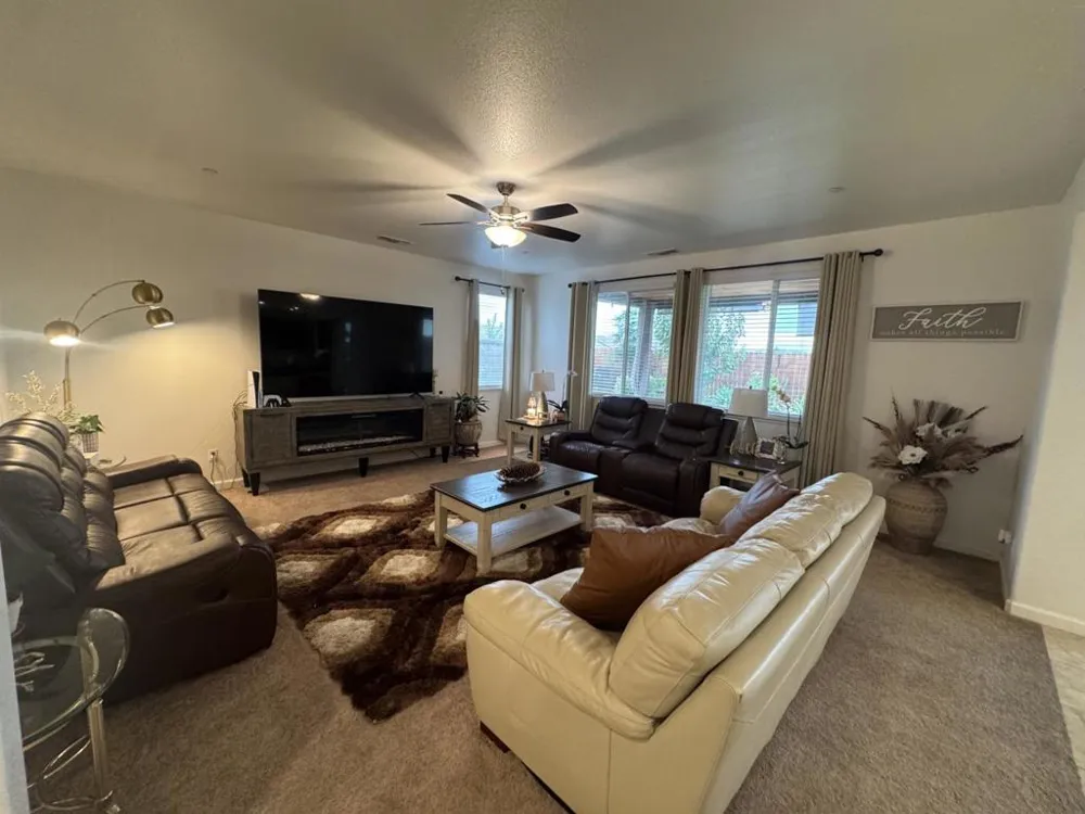 1952 Gus Villalta Drive Los Banos, CA 93635