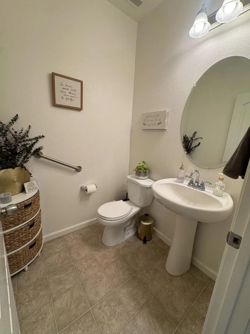 1952 Gus Villalta Drive Los Banos, CA 93635