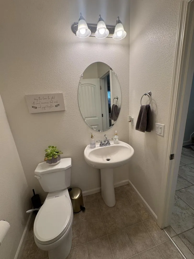 1952 Gus Villalta Drive Los Banos, CA 93635