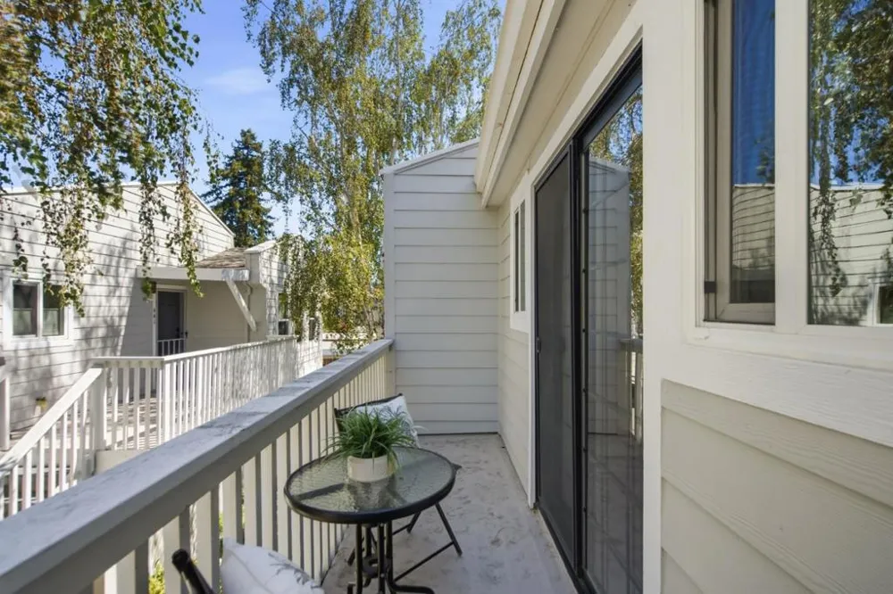 445 Oak Avenue Redwood City, CA 94061