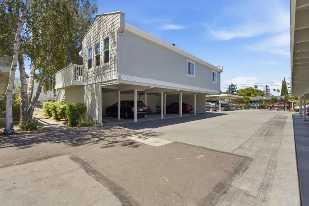 445 Oak Avenue Redwood City, CA 94061