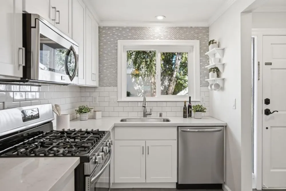 445 Oak Avenue Redwood City, CA 94061