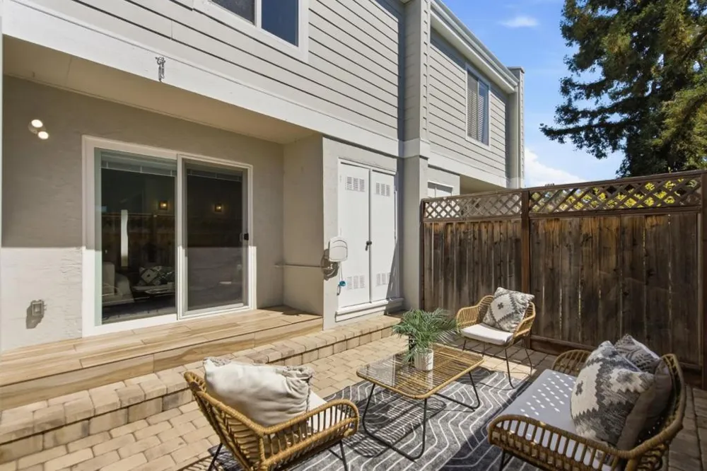 445 Oak Avenue Redwood City, CA 94061