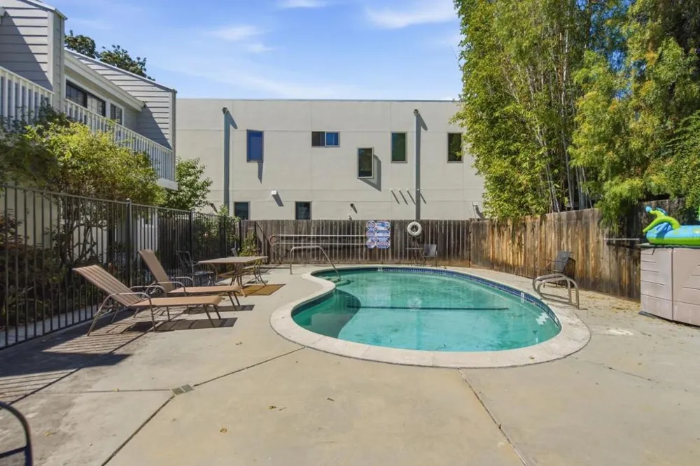 445 Oak Avenue Redwood City, CA 94061