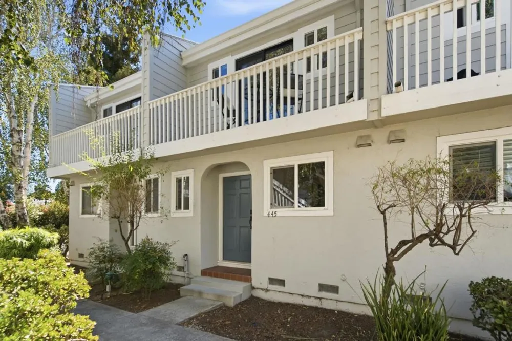 445 Oak Avenue Redwood City, CA 94061