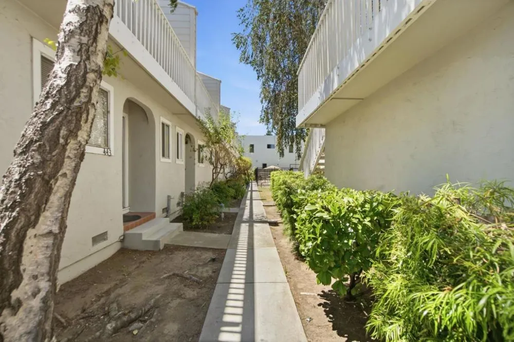 445 Oak Avenue Redwood City, CA 94061