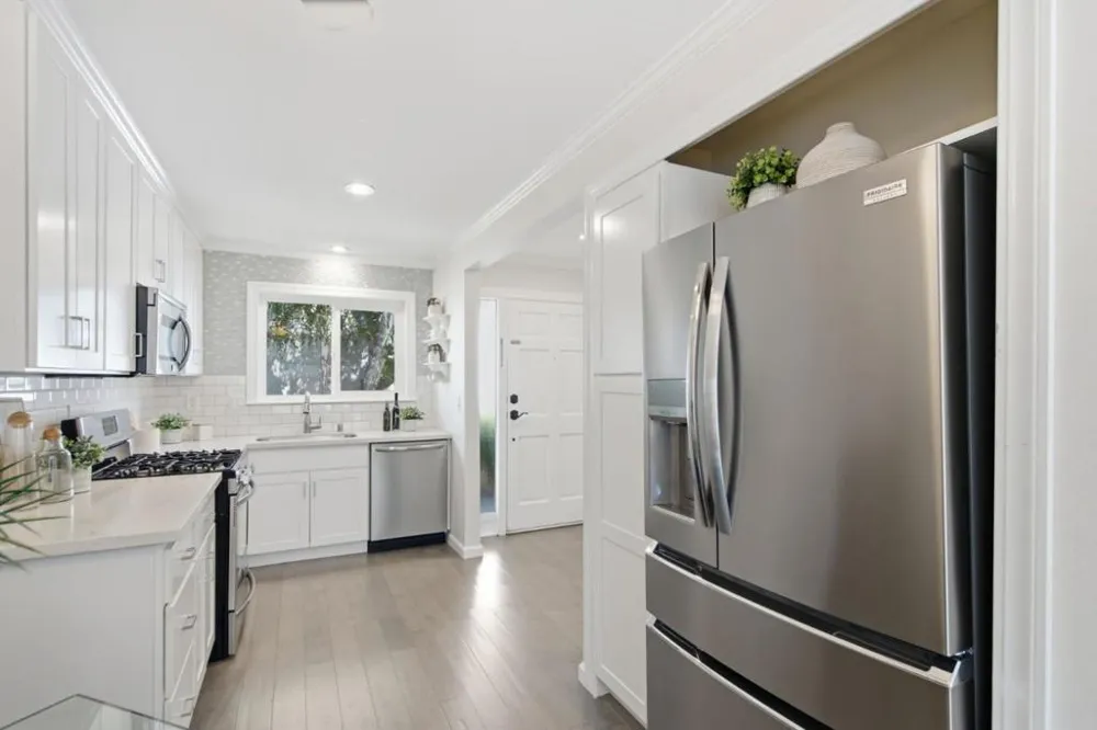 445 Oak Avenue Redwood City, CA 94061