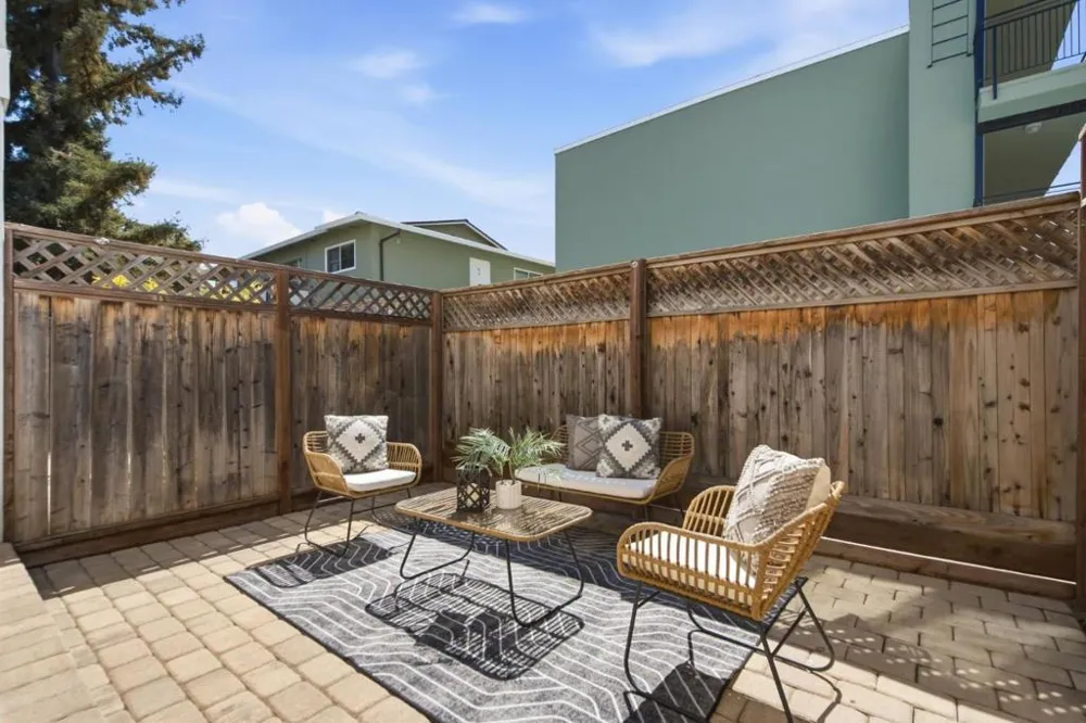 445 Oak Avenue Redwood City, CA 94061