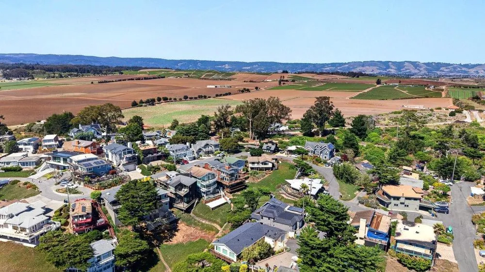 52 Sunset Drive Watsonville, CA 95076