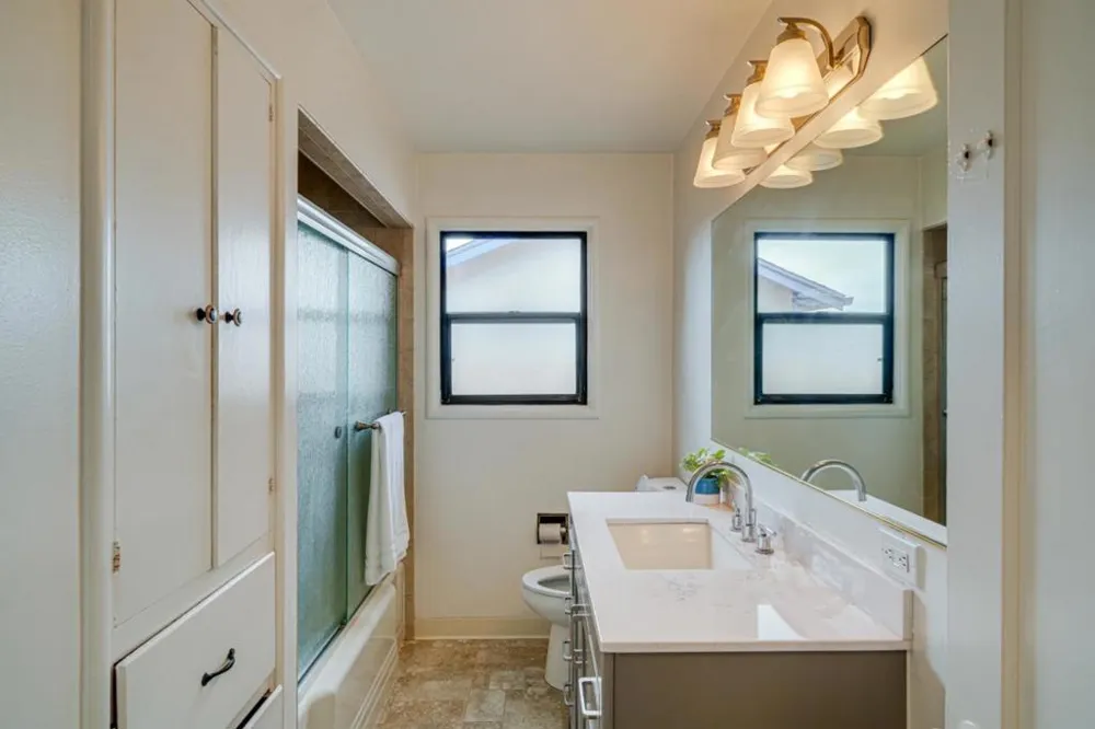 950 Portola Del Rey Oaks, CA 93940