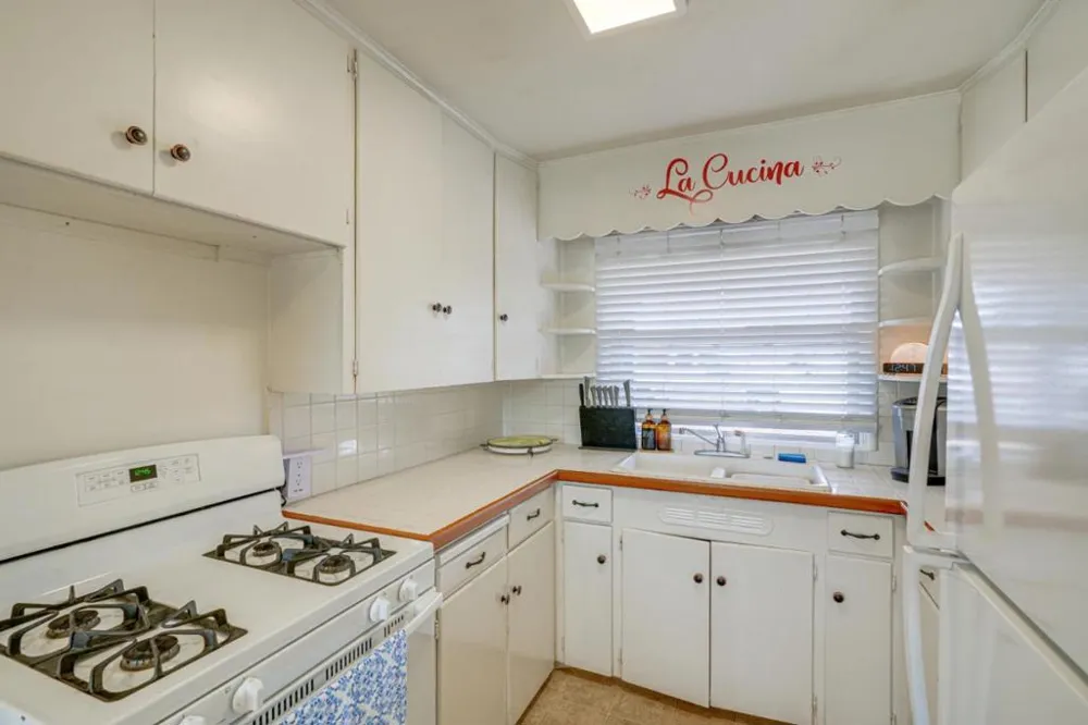 950 Portola Del Rey Oaks, CA 93940