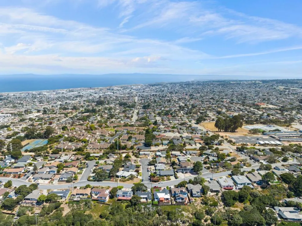 950 Portola Del Rey Oaks, CA 93940