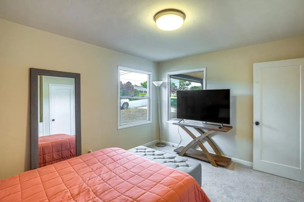 950 Portola Del Rey Oaks, CA 93940