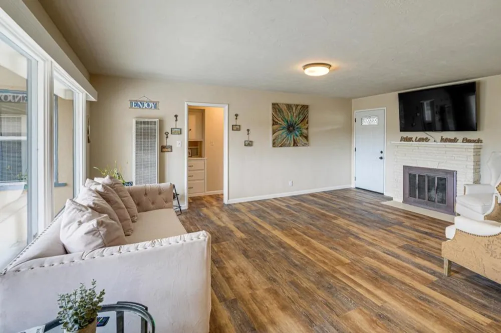 950 Portola Del Rey Oaks, CA 93940
