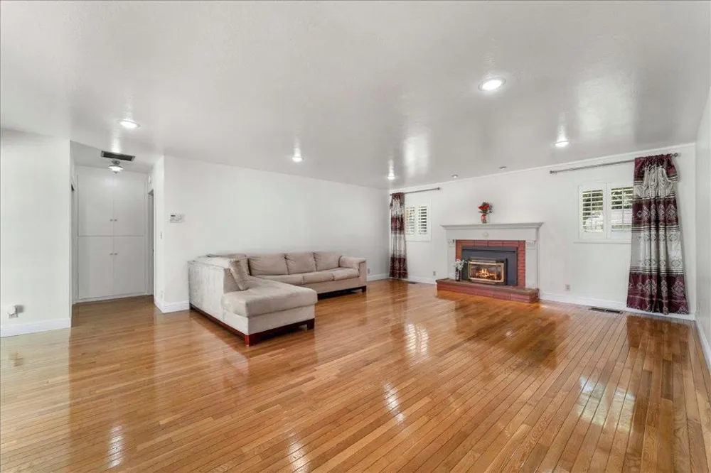 2099 Emory Street San Jose, CA 95128