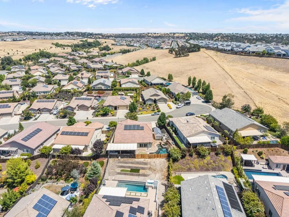 806 Fairywren Court Lincoln, CA 95648