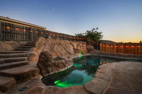 806 Fairywren Court