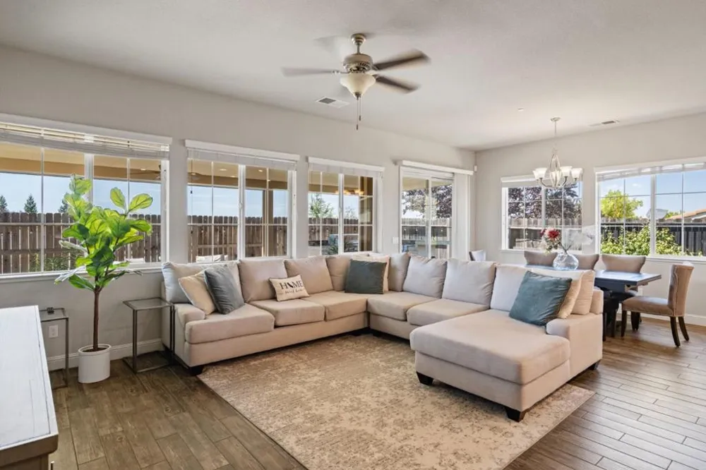 806 Fairywren Court Lincoln, CA 95648