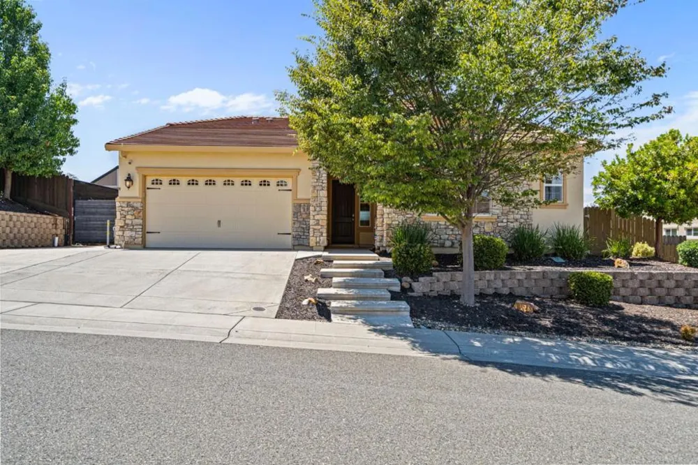 806 Fairywren Court Lincoln, CA 95648