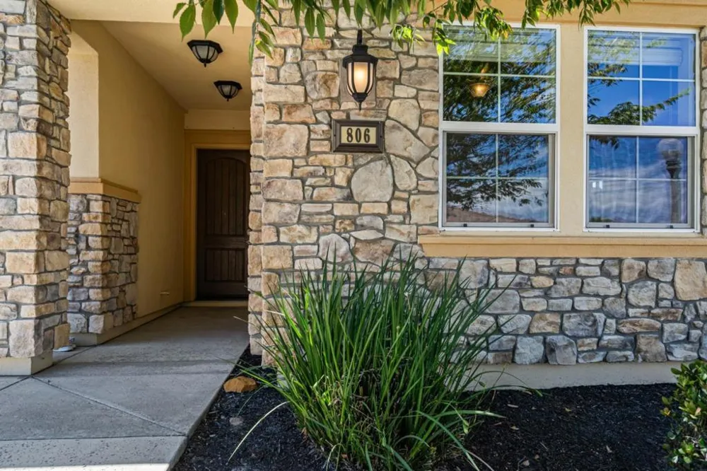 806 Fairywren Court Lincoln, CA 95648